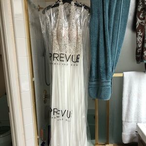White dress floorlength